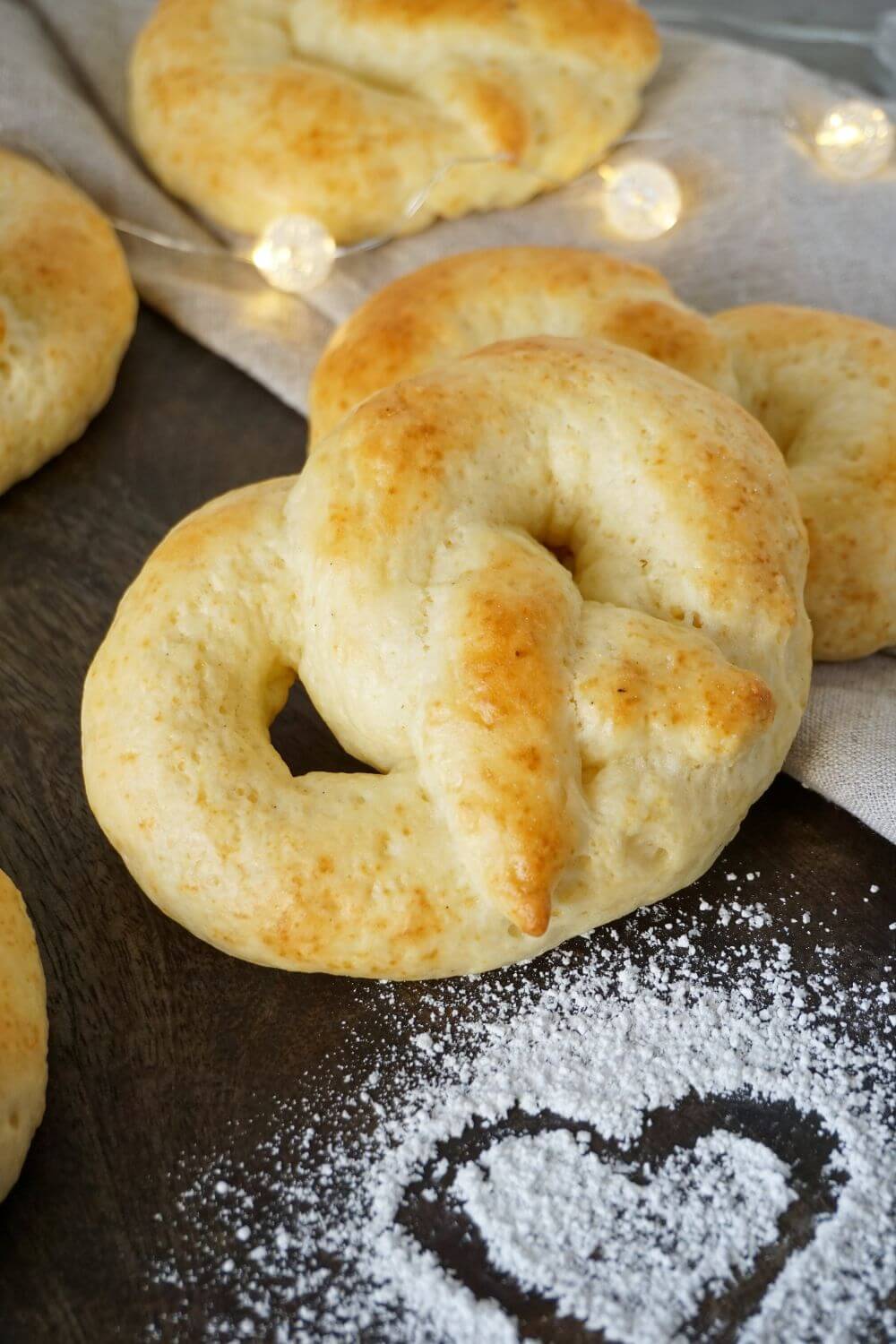 Martinsbrezel aus Quark-Öl-Teig Martinsbrezel aus Quark-Öl-Teig