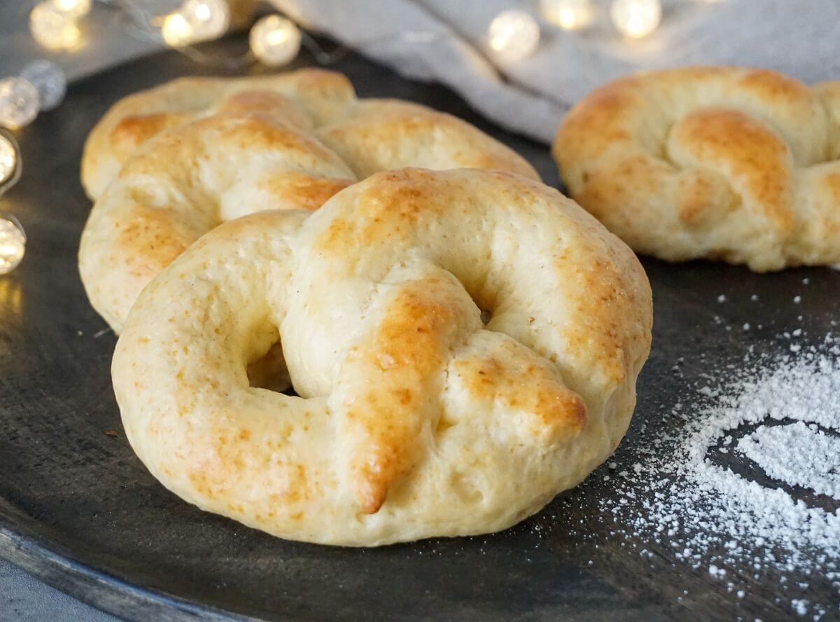 Martinsbrezel aus Quark-Öl-Teig