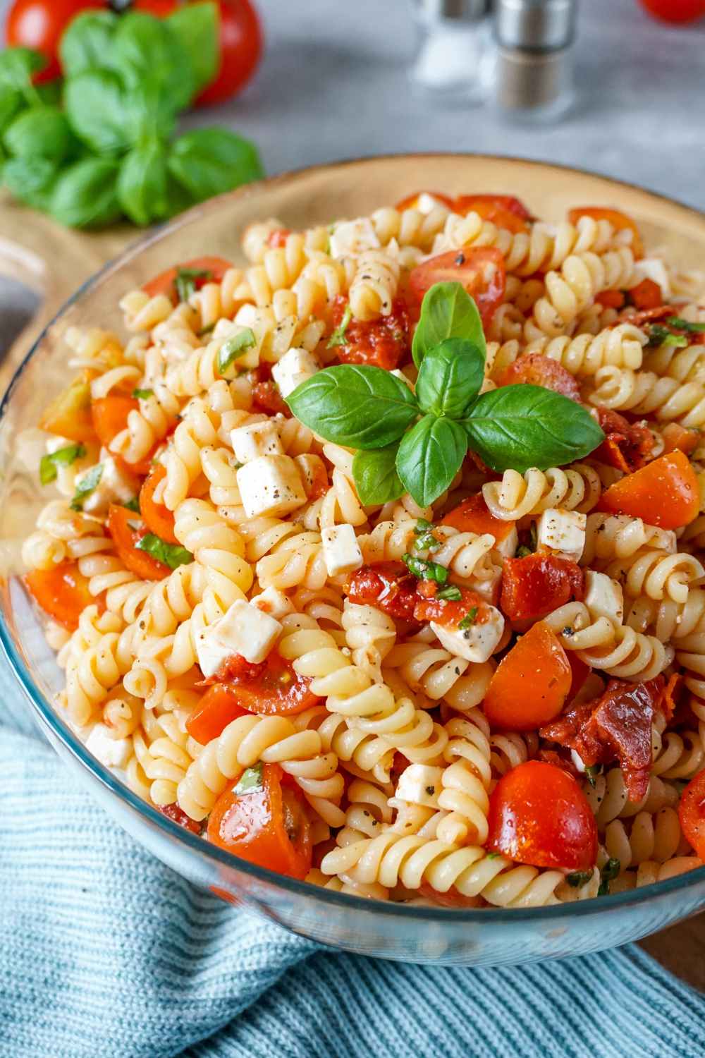 mediterraner Nudelsalat Tomaten