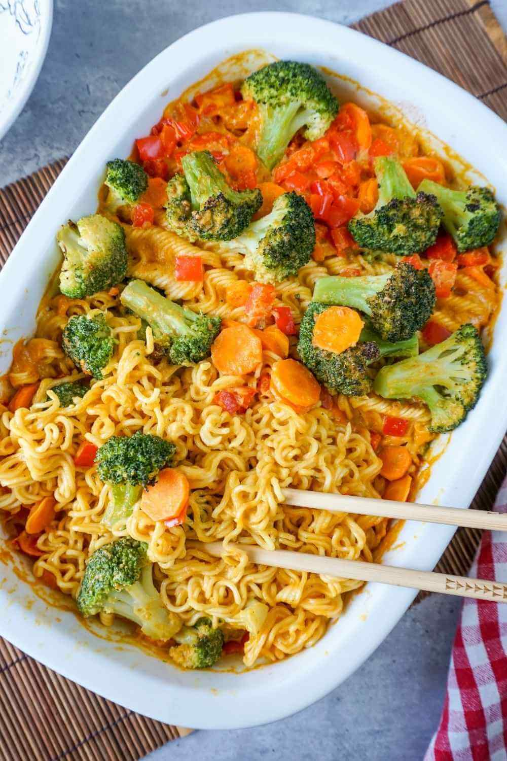 Mie-Nudeln aus dem Ofen: Das cremige Rezept mit Gemüse Mie-Nudeln aus dem Ofen: Das cremige Rezept mit Gemüse