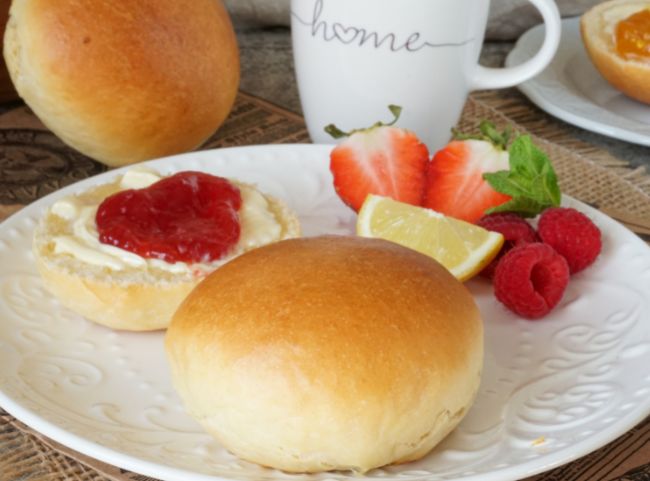 Milchbrötchen selber machen