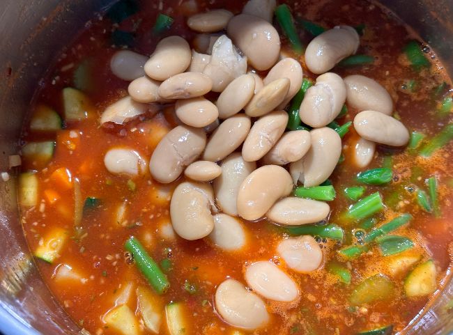 Minestrone mit weißen Bohnen