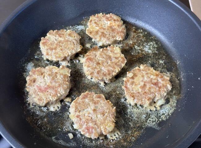 Mini-Burger Patties braten