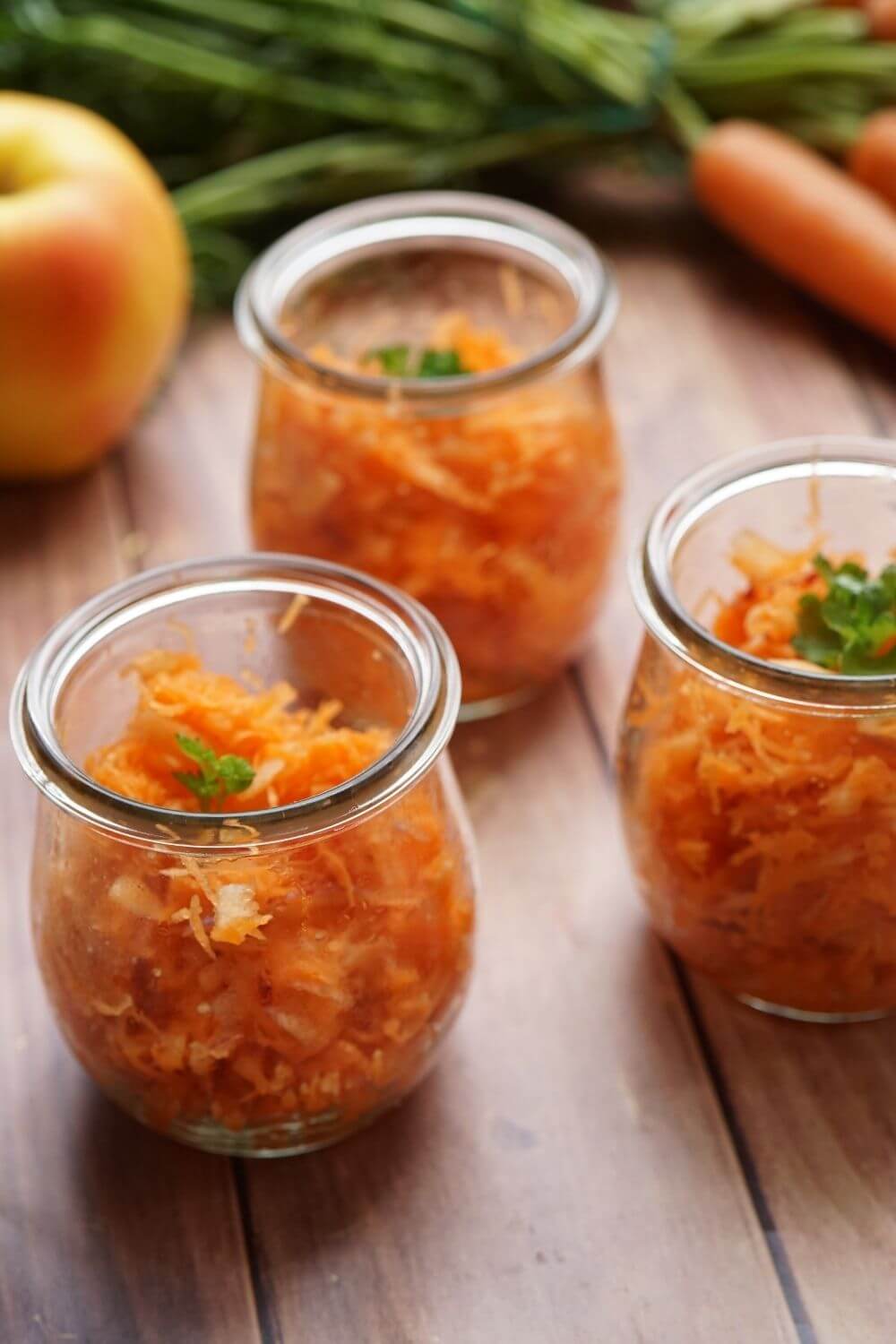 Einfacher Möhrensalat mit Apfel
