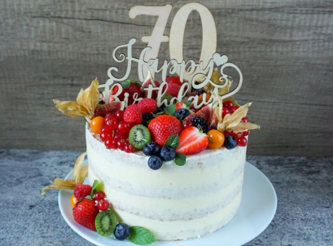 Naked Cake mit Beeren backen