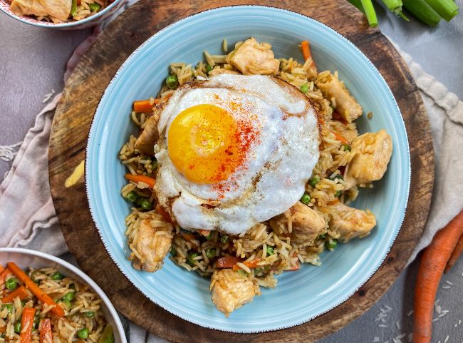 Nasi Goreng mit Spiegelei Nasi Goreng mit Spiegelei