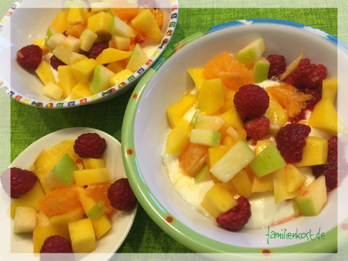 Naturjoghurt mit Obstsalat