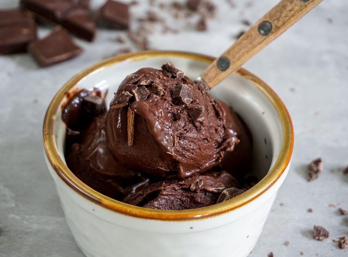 Ninja Creami Schokoladeneis mit 7 Topping-Ideen