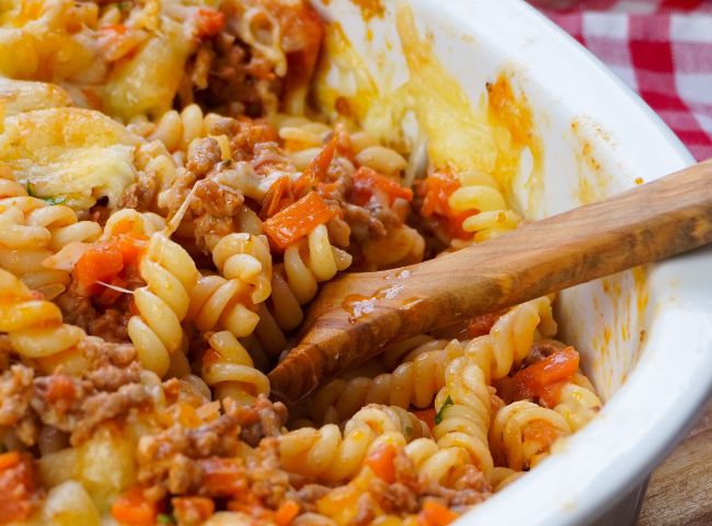 Nudelauflauf mit Hackfleisch und Gemüse