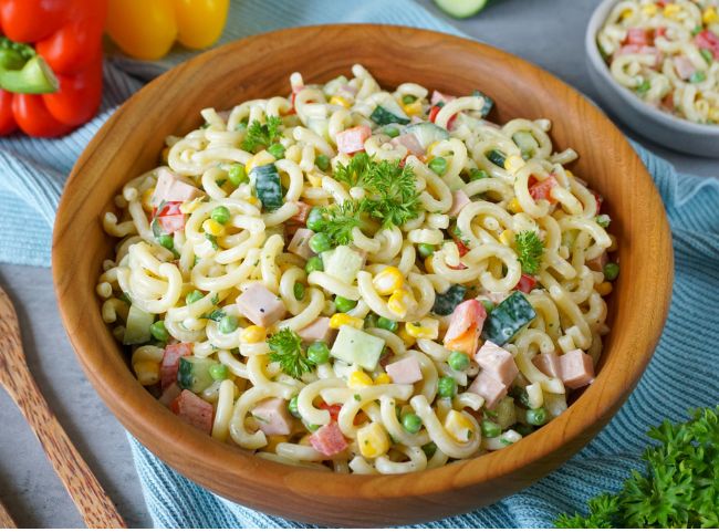 Omas Nudelsalat mit Mayo Omas Nudelsalat mit Mayo