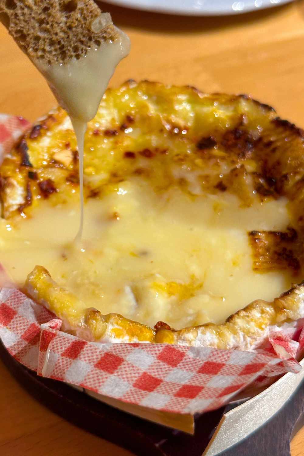Ofenkäse in der Heißluftfritteuse selber machen Ofenkäse in der Heißluftfritteuse selber machen