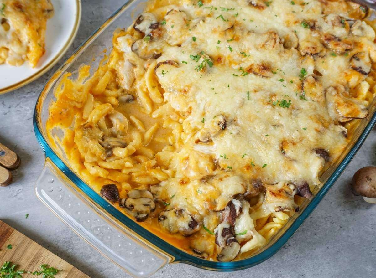 Ofenspätzle mit Champignons und Hähnchen