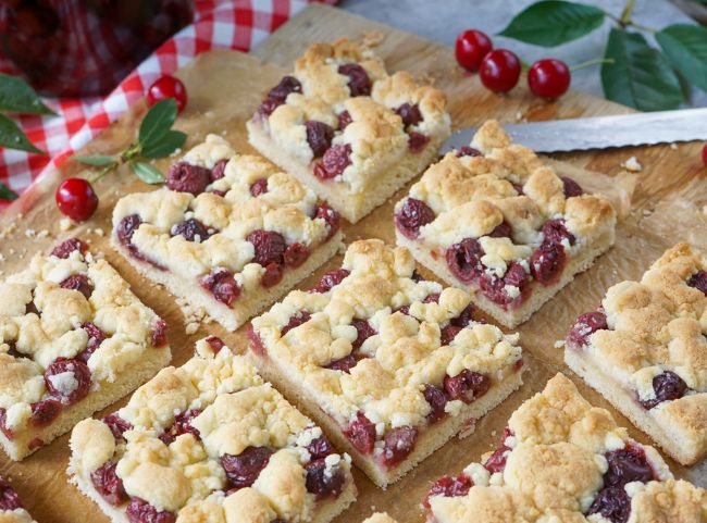 Omas Kirschkuchen mit Streusel