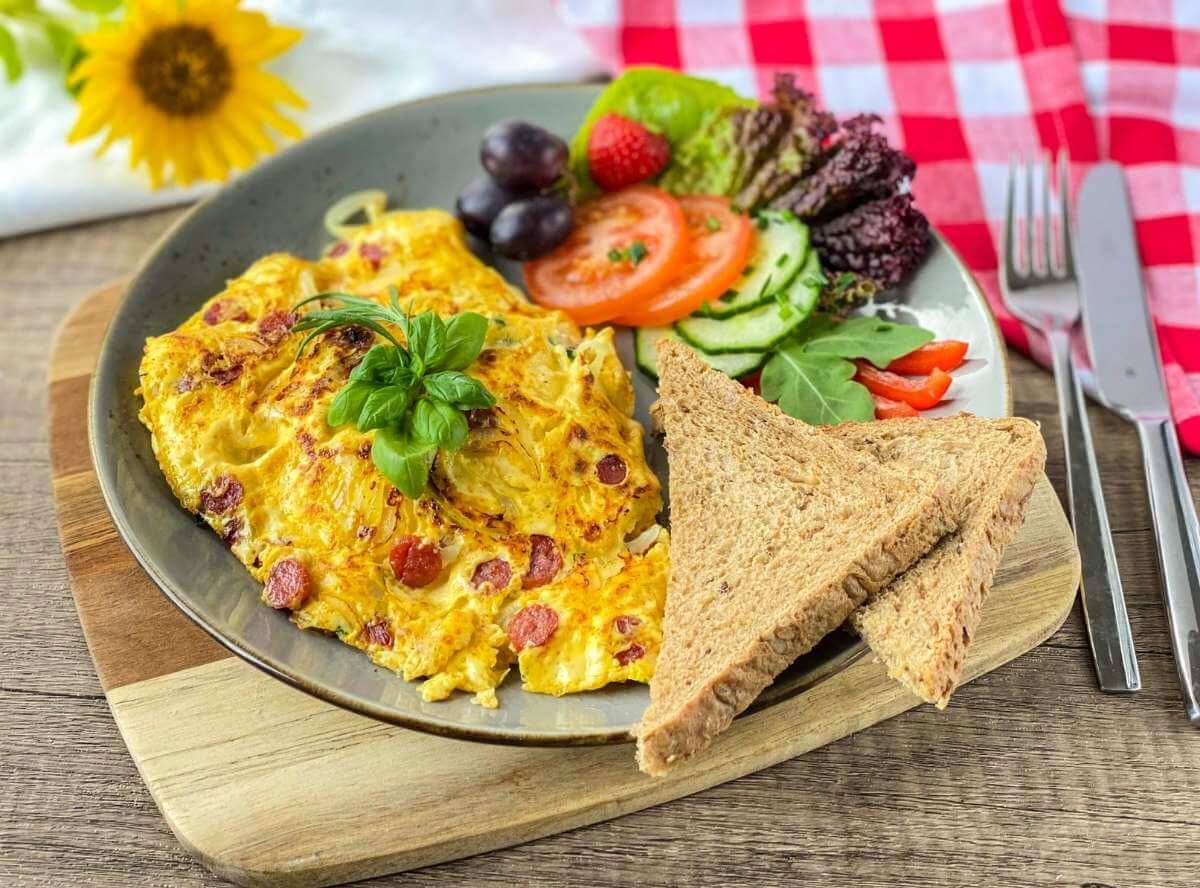 Omelette mit Salami und Käse