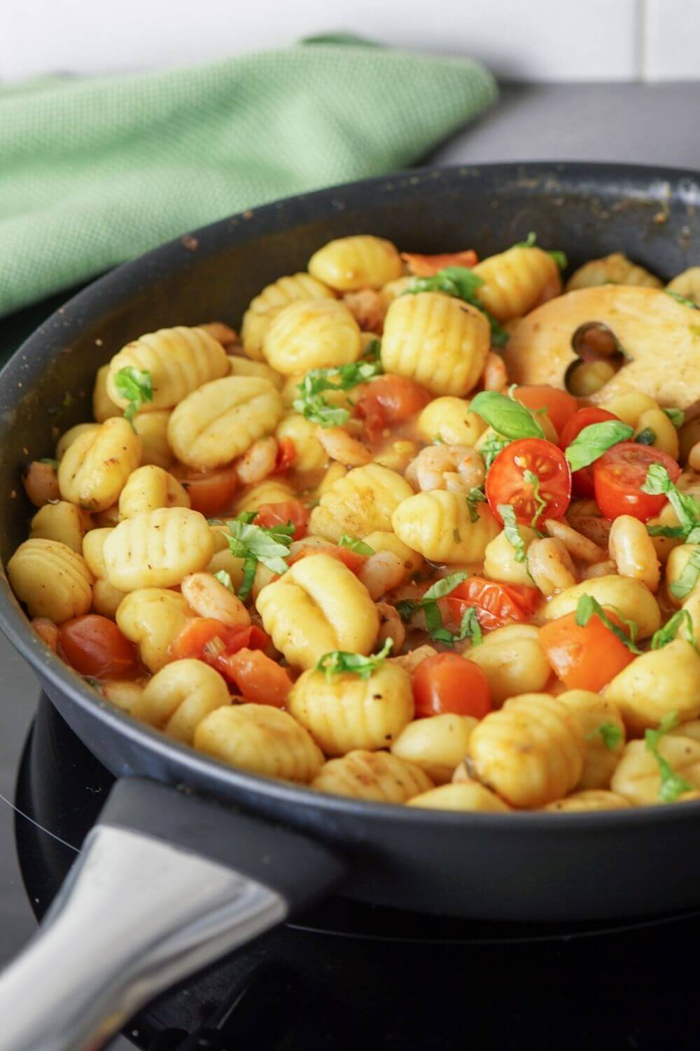 One-Pan-Gnocchi mit Garnelen One-Pan-Gnocchi mit Garnelen