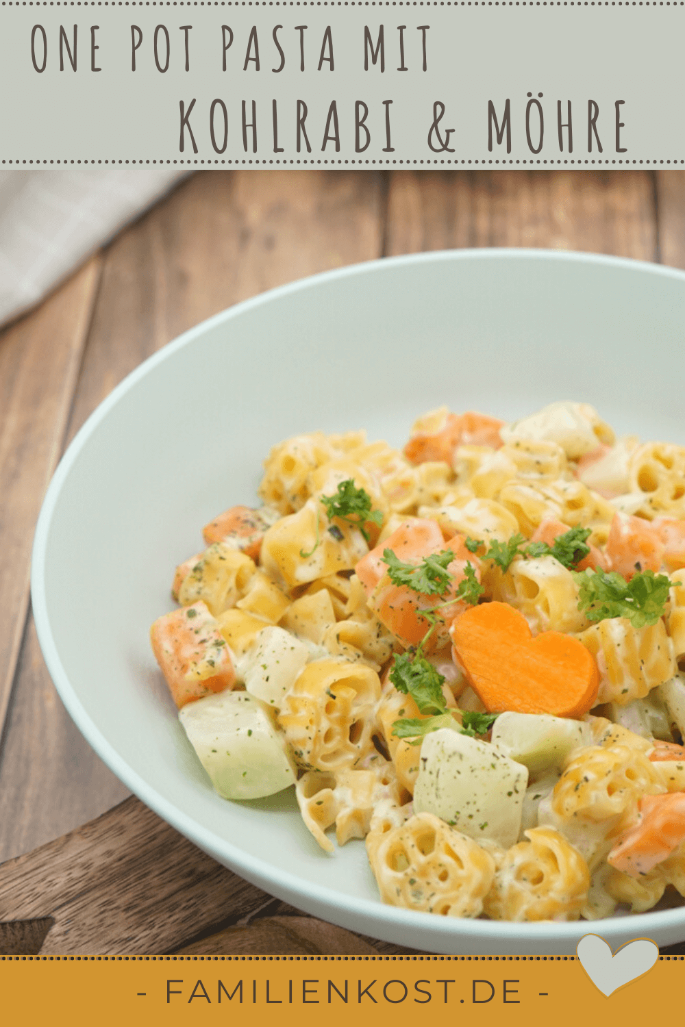One Pot Pasta mit Möhre, Kohlrabi & Frischkäse One Pot Pasta mit Möhre, Kohlrabi & Frischkäse