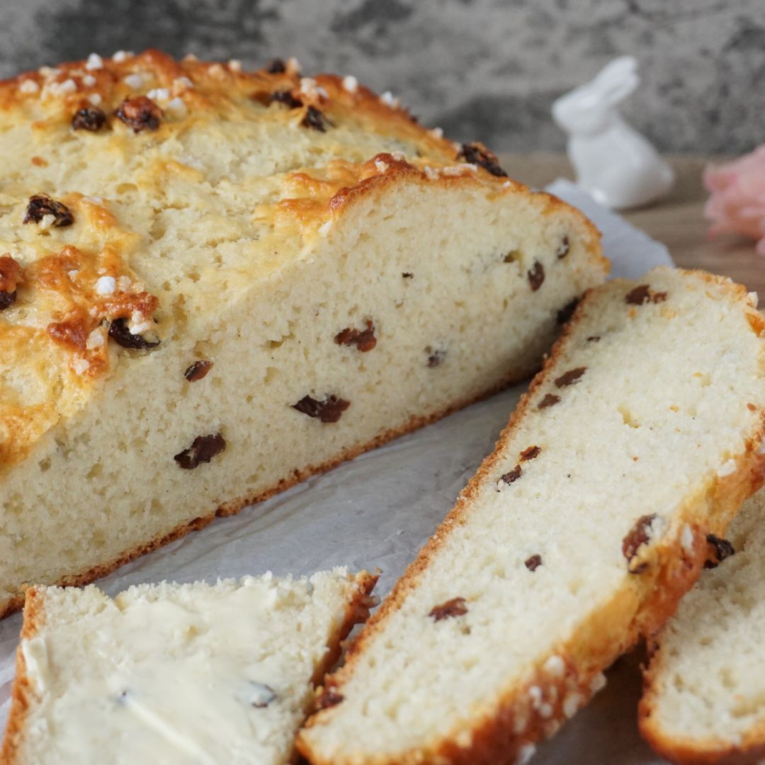 Osterbrot traditionelles Osterfrühstück