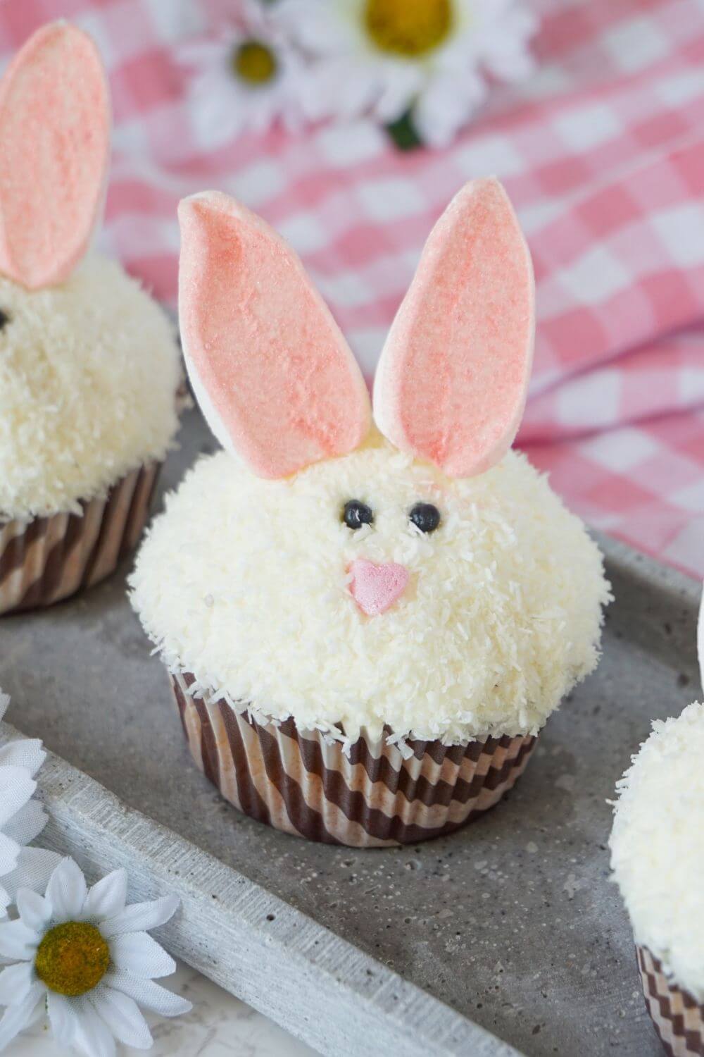 Osterhasen Muffins mit Ohren backen Osterhasen Muffins mit Ohren backen