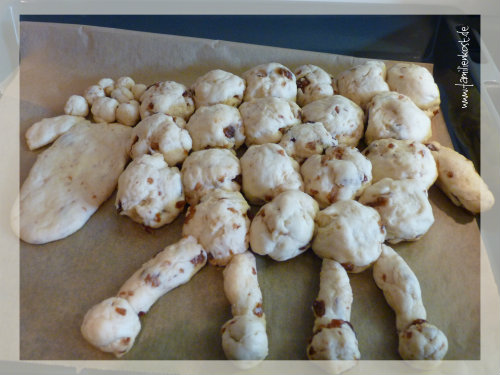 Osterlamm aus Hefeteig Osterlamm aus Hefeteig