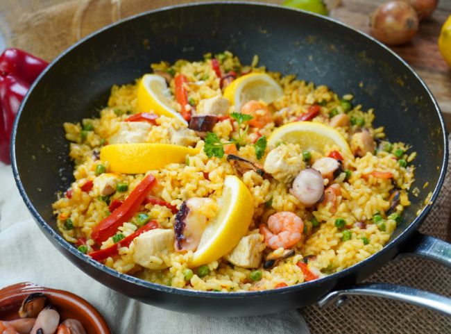 Paella mit Meeresfrüchten Paella mit Meeresfrüchten