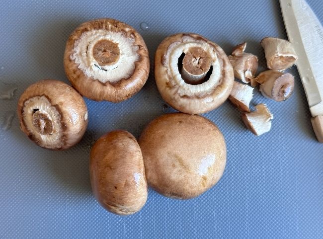 Panierte Champignons vorbereiten