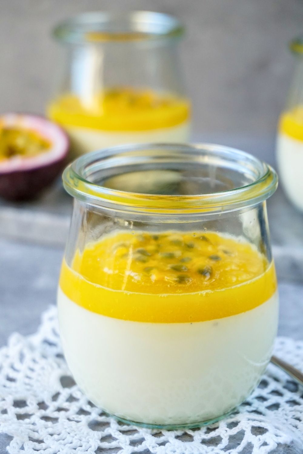 Mango Maracuja Panna Cotta im Glas Mango Maracuja Panna Cotta im Glas