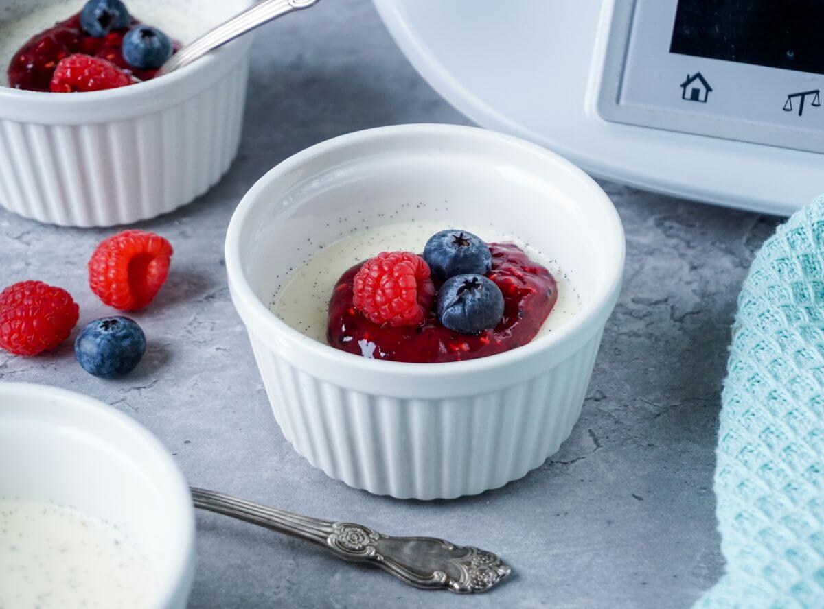 Panna Cotta Thermomix mit Himbeeren Panna Cotta Thermomix mit Himbeeren