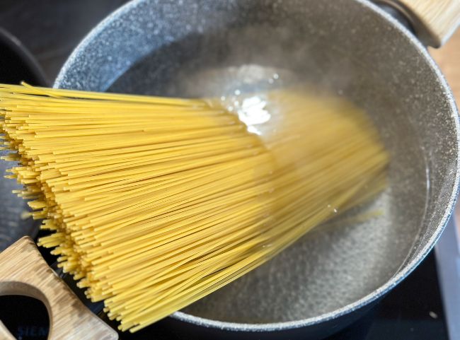 Pasta Alfredo Spaghetti kochen