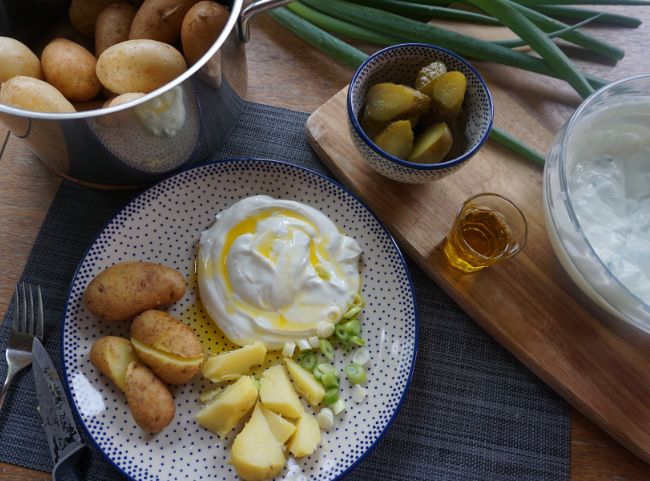 Pellkartoffeln mit Kräuterquark und Leinöl