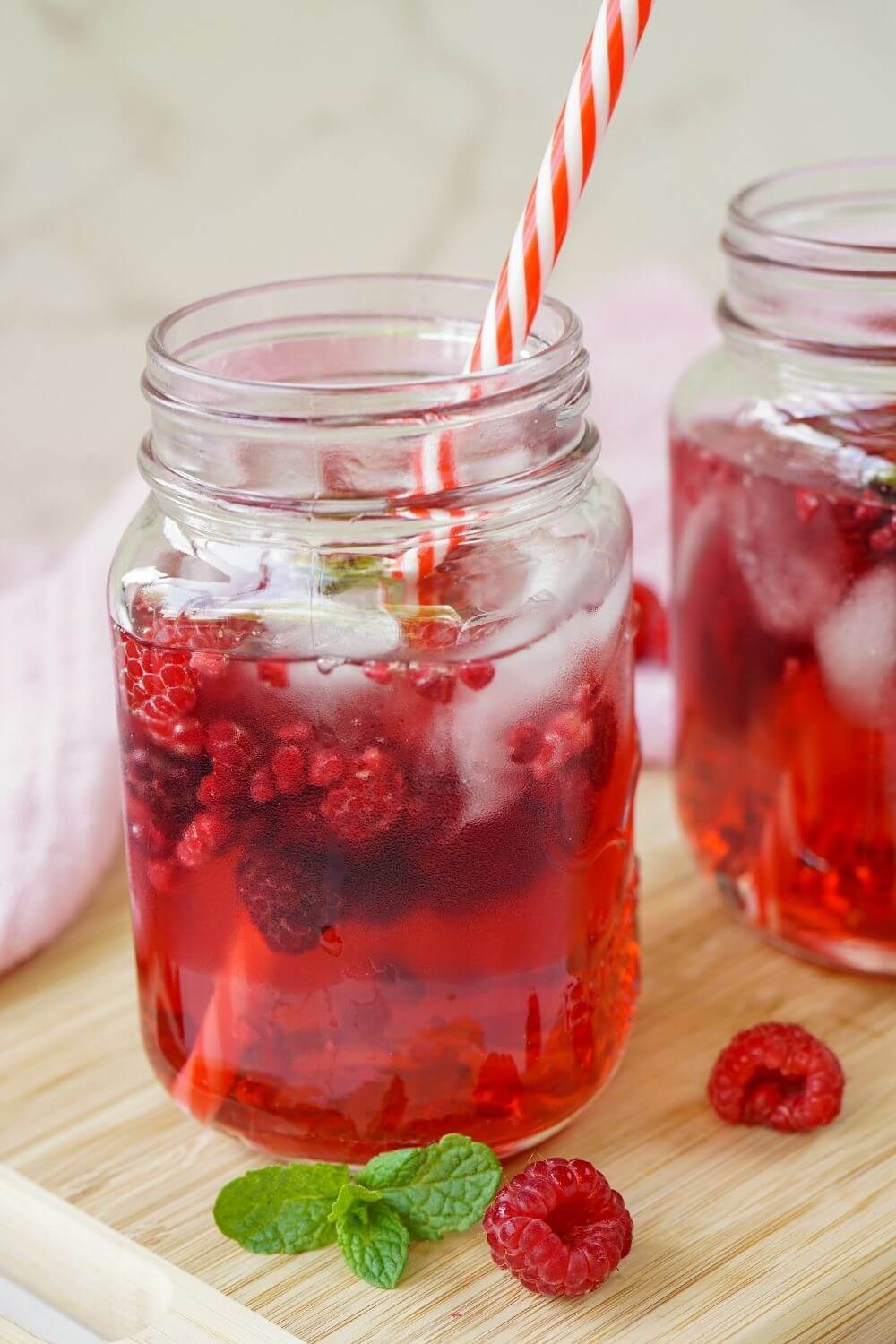 Pink Drink Rezept mit Kokoswasser und Hibiskustee 