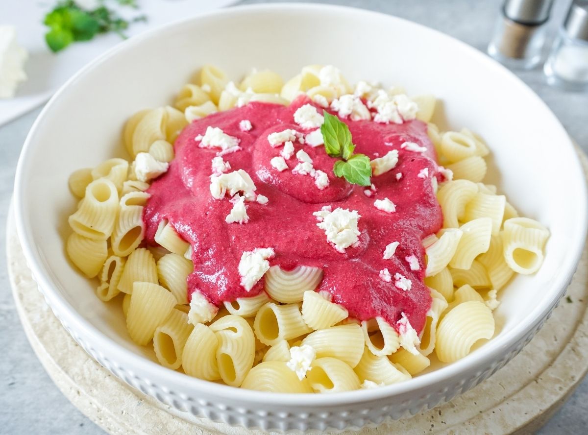 Pink Pasta mit rote Bete