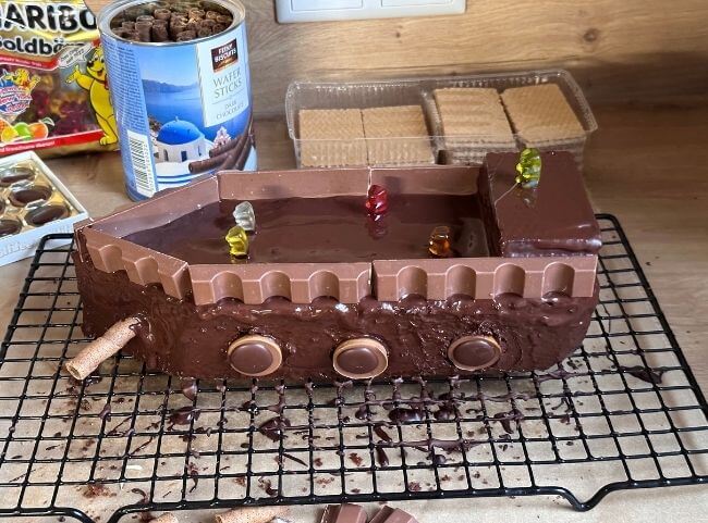 Piratenkuchen - Piratenschiff - dekorieren