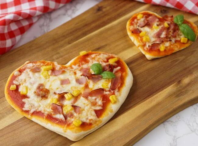 Pizza Herz selber machen Pizza Herz selber machen