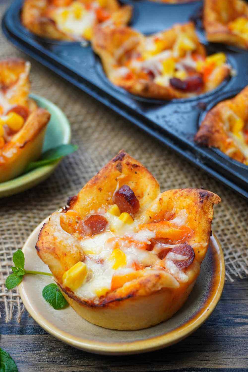 Pizza-Muffins mit Fertigteig