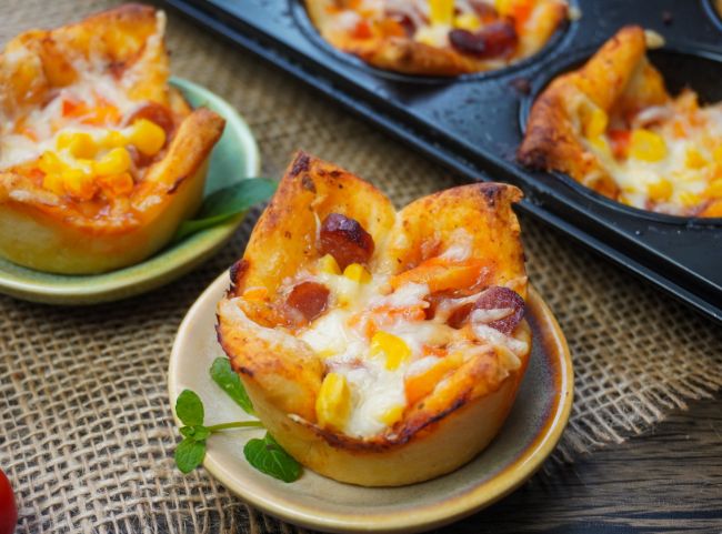 Pizza-Muffins mit Fertigteig