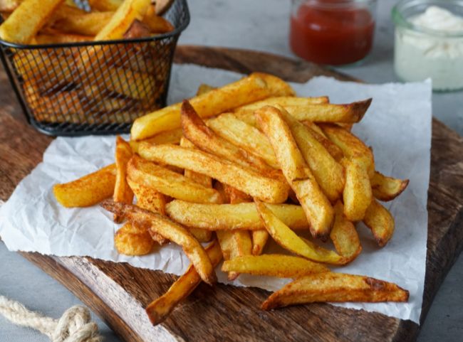 Selbstgemachte Pommes aus der Heißluftfritteuse