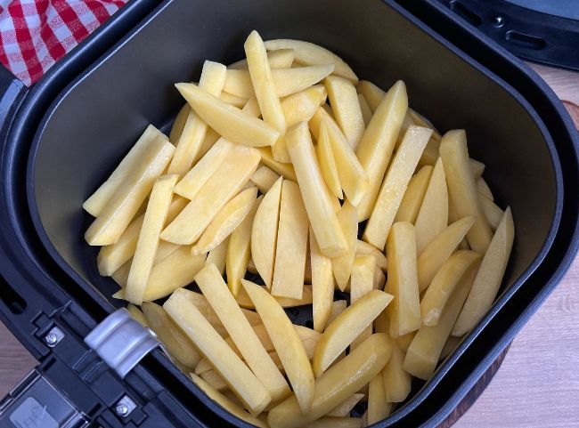Selbstgemachte Pommes aus der Heißluftfritteuse