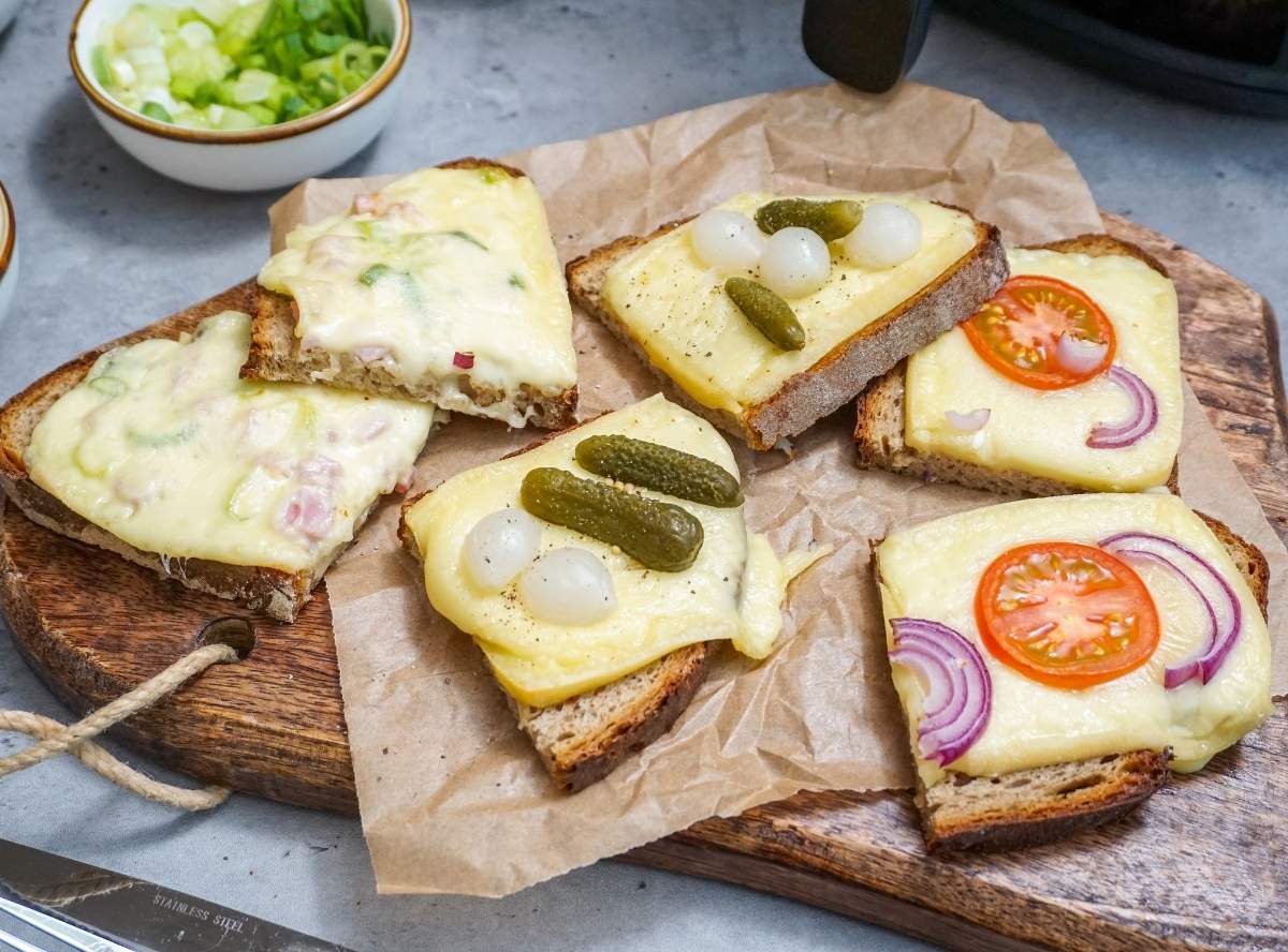 Raclette-Brot aus der Heißluftfritteuse: Käseglück in Rekordzeit