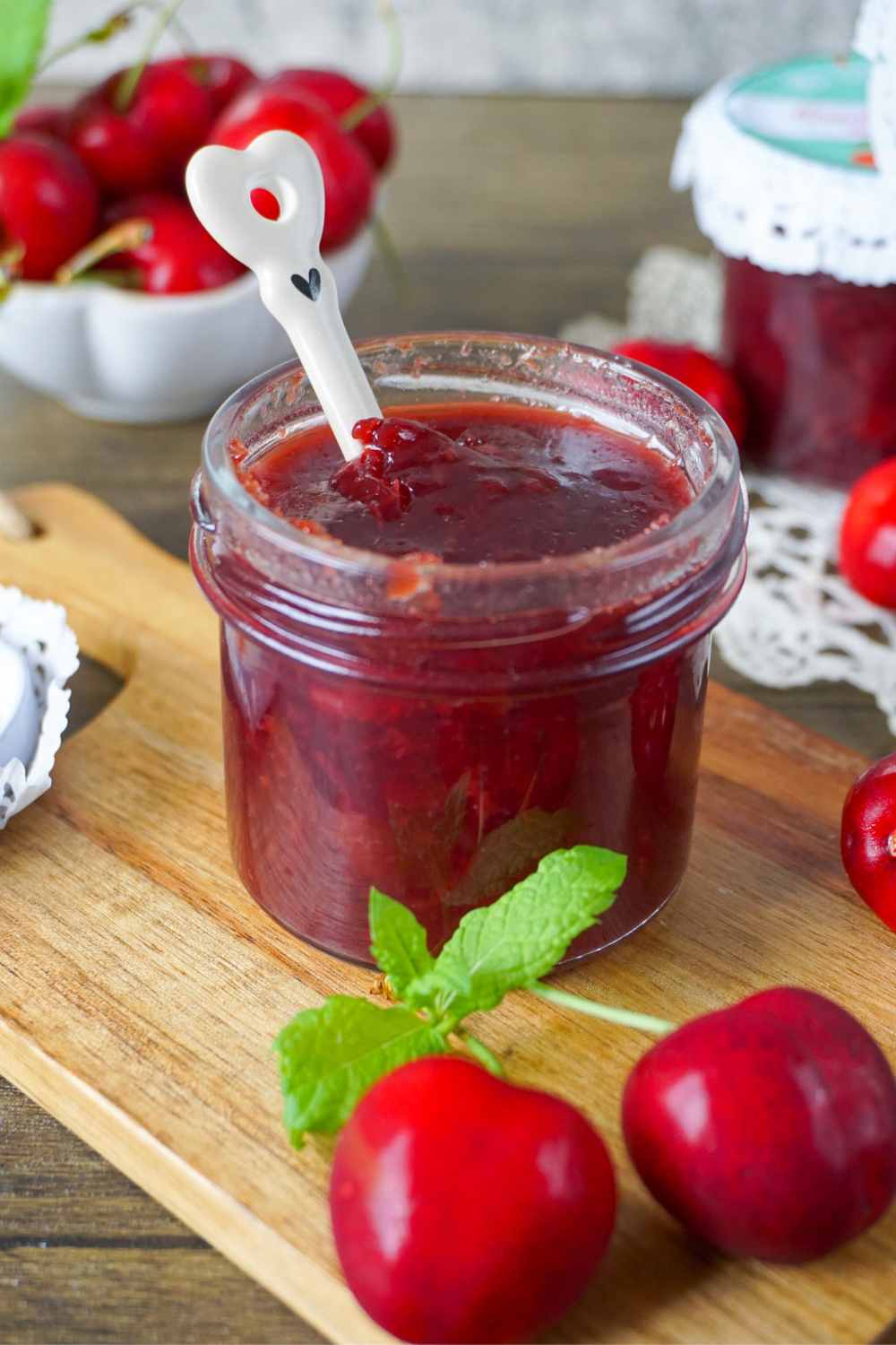 Kirschmarmelade mit frischer Minze Kirschmarmelade mit frischer Minze