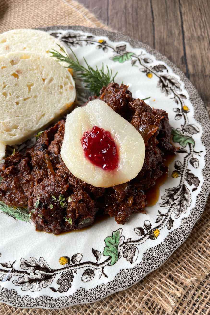 Rehgulasch im Backofen