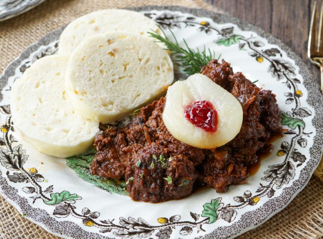 Rehgulasch im Backofen