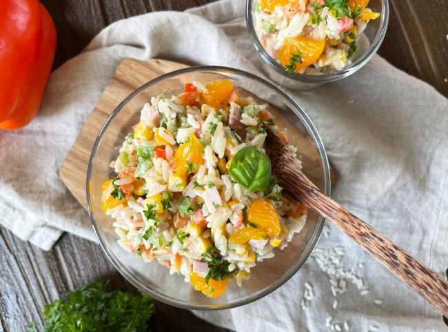 Reissalat mit Paprika und Mandarinen