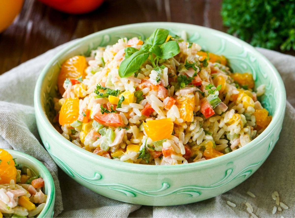 Reissalat mit Paprika und Mandarinen