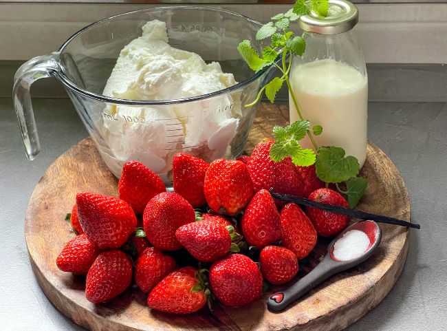 Erdbeerquark Mit Sahne - Rezepte Suchen