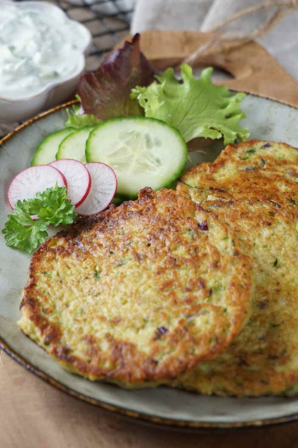 Zucchinipuffer mit Haferflocken