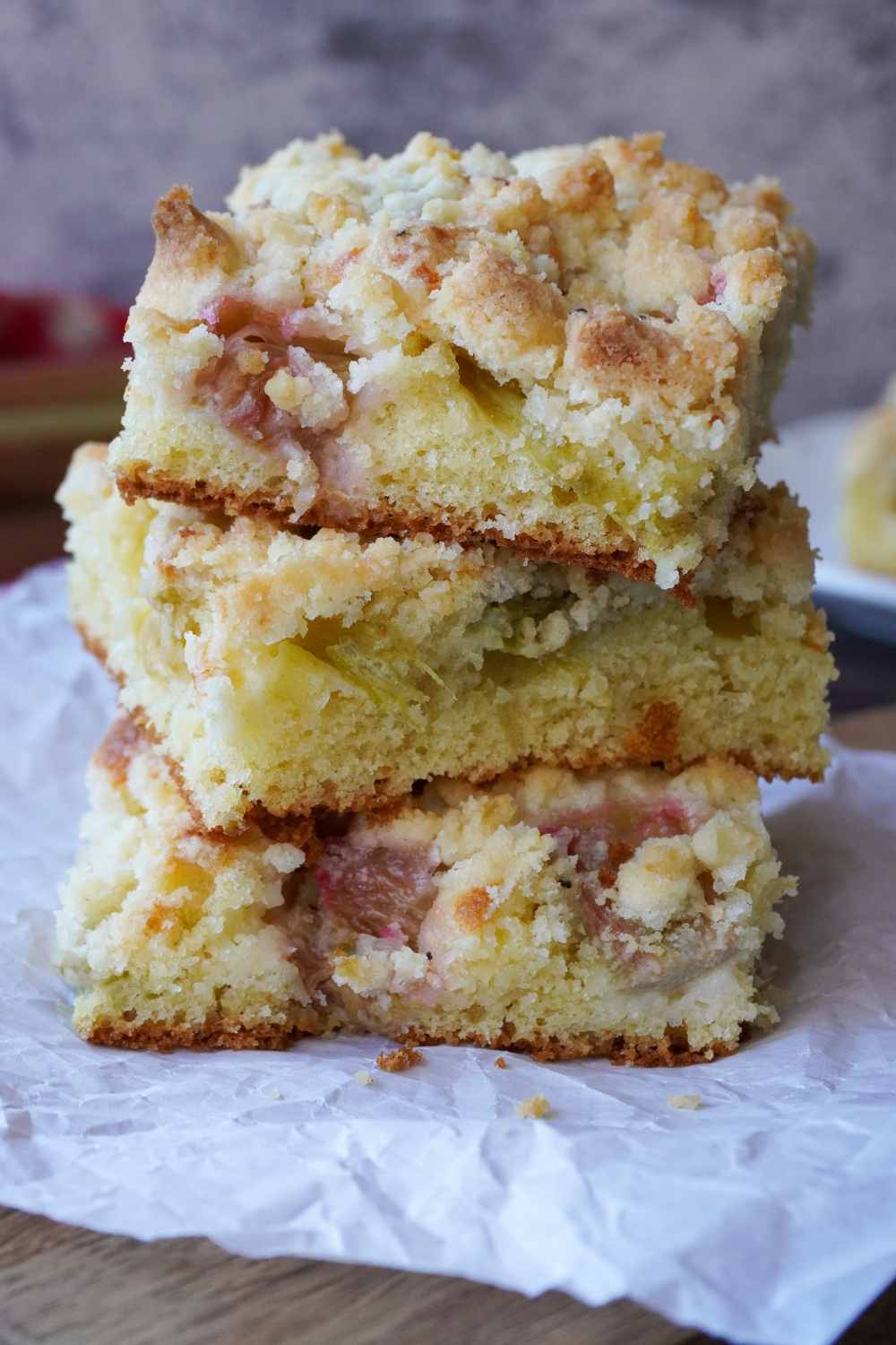 Schneller Rhabarberkuchen mit Streusel vom Blech