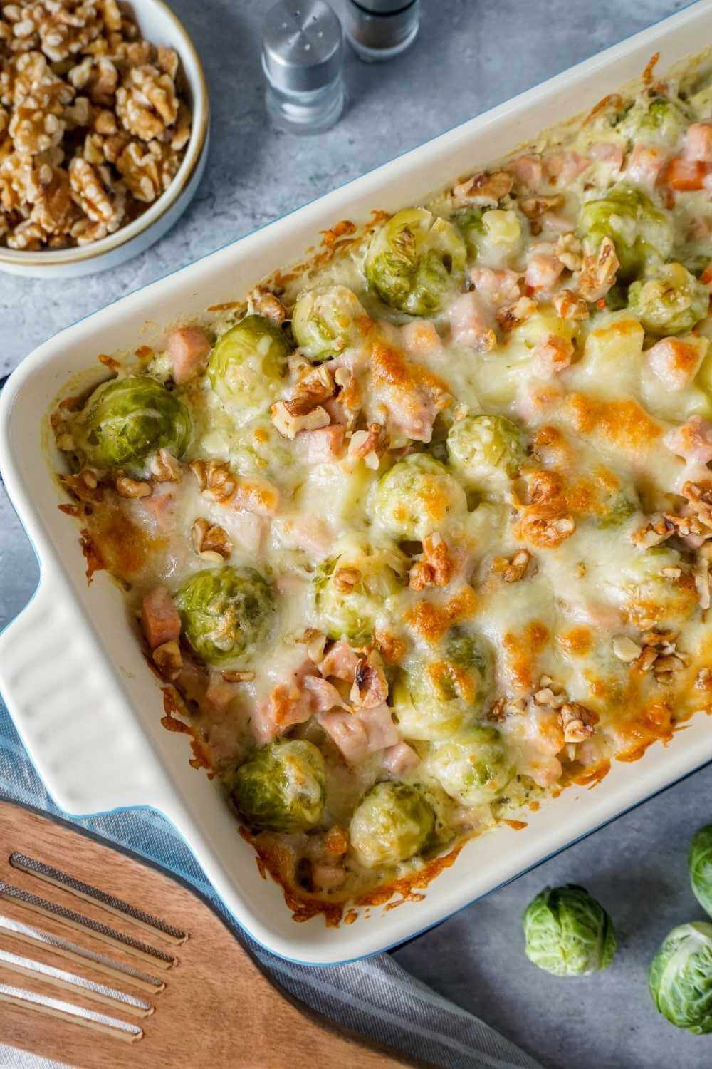 Rosenkohlauflauf mit Kartoffeln und Möhren Rosenkohlauflauf mit Kartoffeln und Möhren