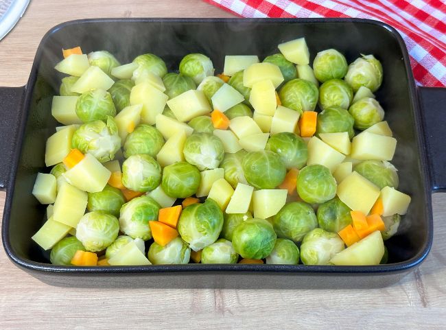 Rosenkohlauflauf mit Kartoffeln vegetarisch