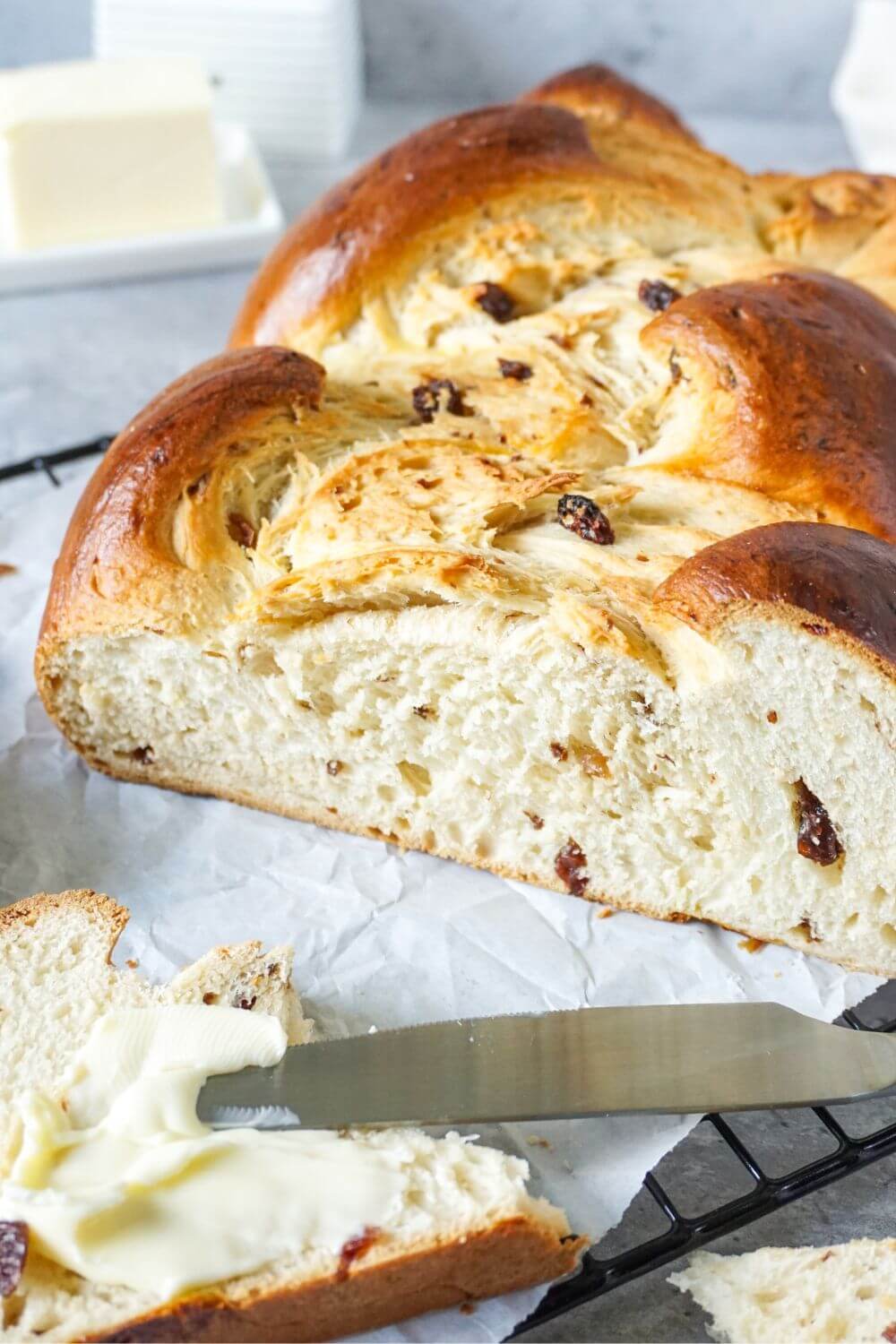 Hefezopf mit Rosinen - himmlisch lecker Hefezopf mit Rosinen - himmlisch lecker
