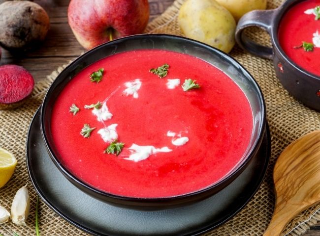 Rote Bete Suppe mit Kartoffeln